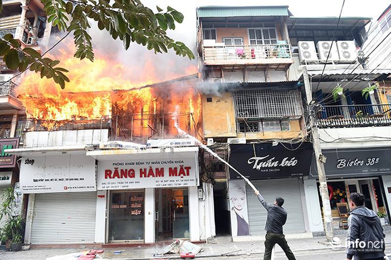 Cháy nhà ở phố Bát Đàn, chưa có thống kê về thiệt hại - ảnh 2