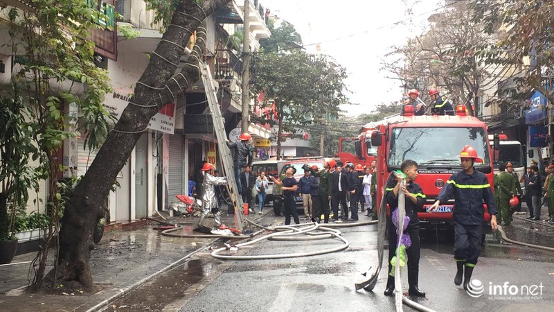 Cháy nhà ở phố Bát Đàn, chưa có thống kê về thiệt hại - ảnh 4