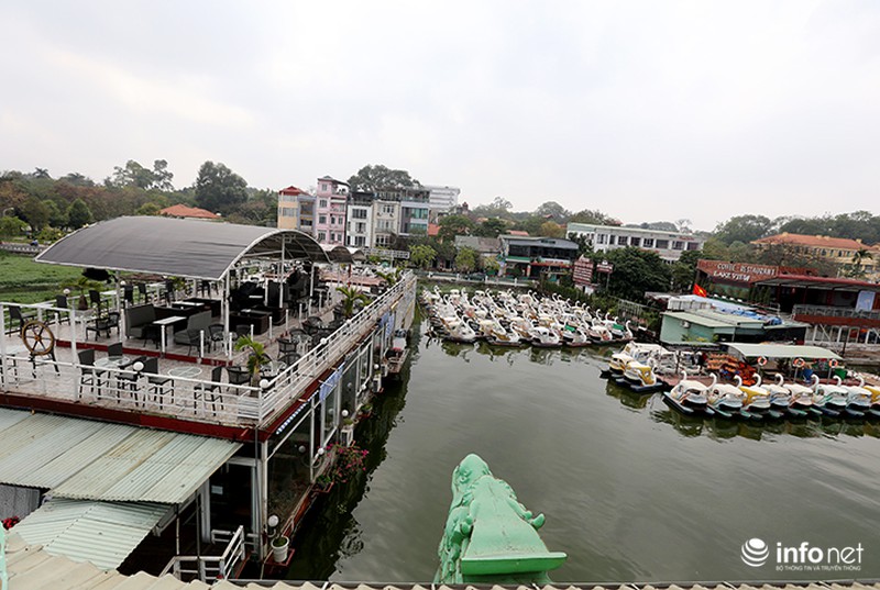 Bên trong du thuyền Hồ Tây sắp bị