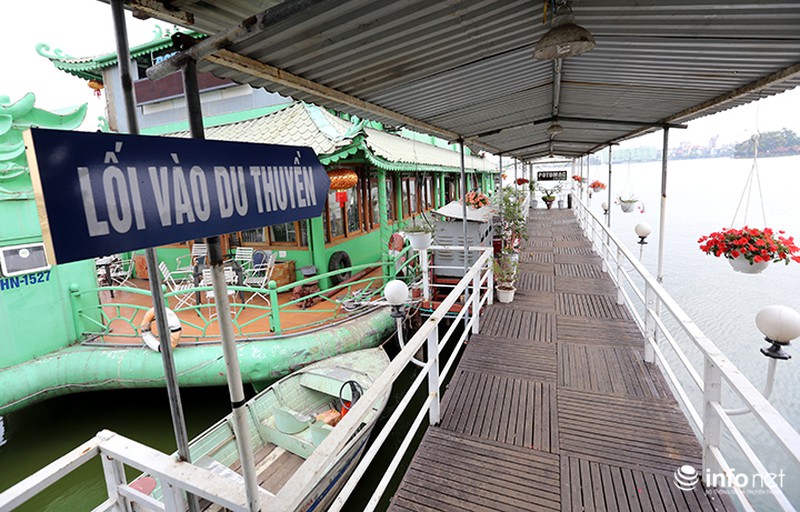 Bên trong du thuyền Hồ Tây sắp bị