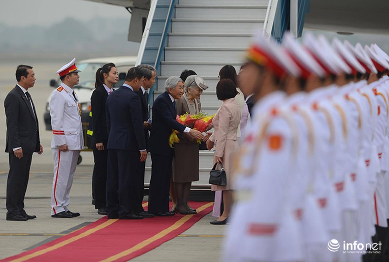 Nhà vua và Hoàng hậu Nhật Bản đã tới Hà Nội - ảnh 1