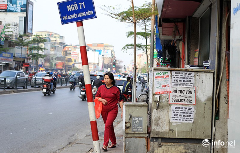 Hà Nội: Bất lực nhìn cảnh người đi bộ