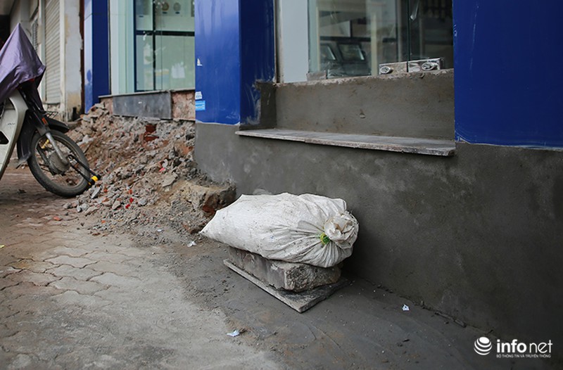 Hà Nội: Người dân lặng lẽ xây tam cấp