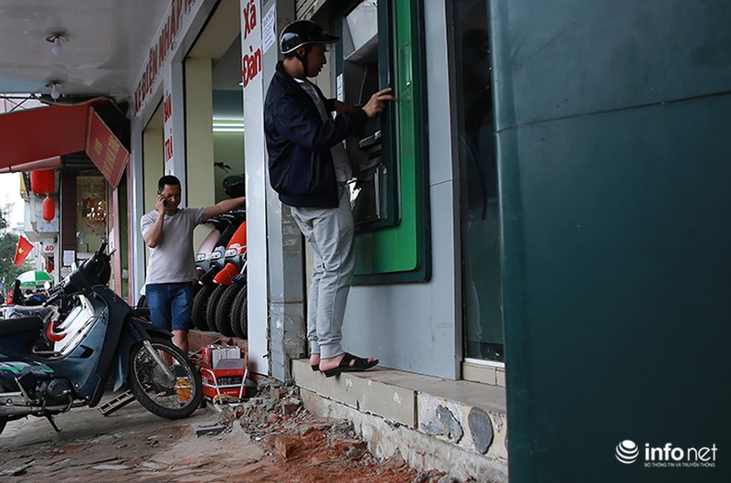 Hà Nội: Người dân lặng lẽ xây tam cấp