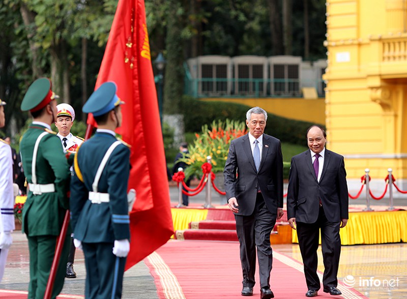 Lễ đón chính thức Thủ tướng Singapore Lý Hiển Long tại Hà Nội - ảnh 1