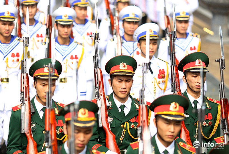 Lễ đón chính thức Thủ tướng Singapore Lý Hiển Long tại Hà Nội - ảnh 8