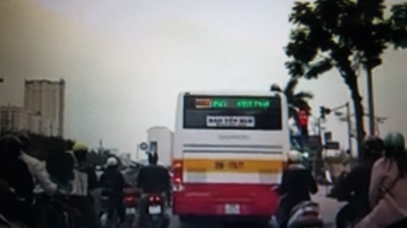 Công an xác minh, xử lý xe buýt