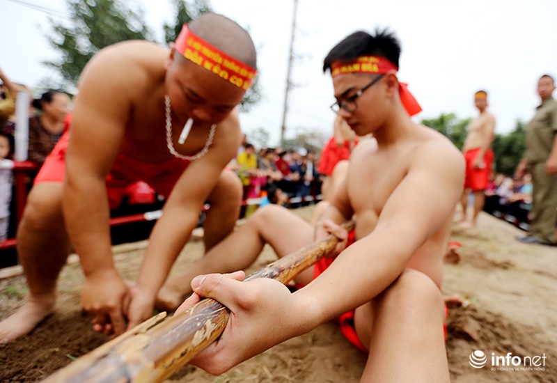 Độc đáo cuộc thi kéo co… ngồi của làng Ngọc Trì - ảnh 5