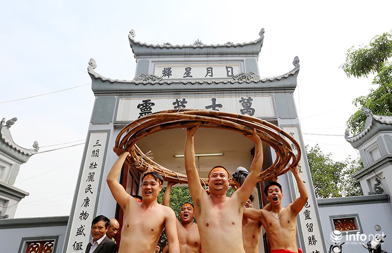 Độc đáo cuộc thi kéo co… ngồi của làng Ngọc Trì - ảnh 9