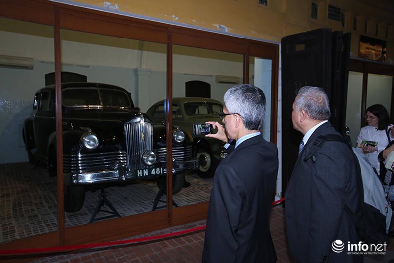 Đại biểu APEC tham quan Khu di tích Chủ tịch Hồ Chí Minh - ảnh 3