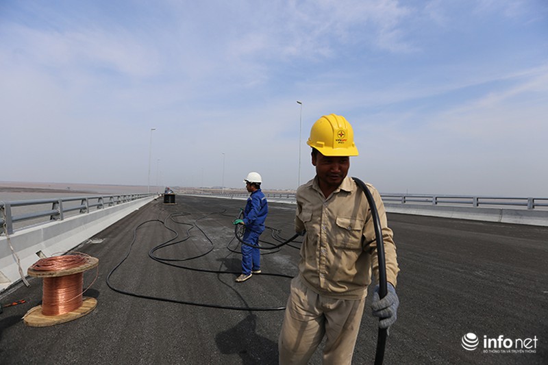 Hình ảnh cầu vượt biển nối Hải Phòng - Cát Hải chuẩn bị đưa vào sử dụng - ảnh 1