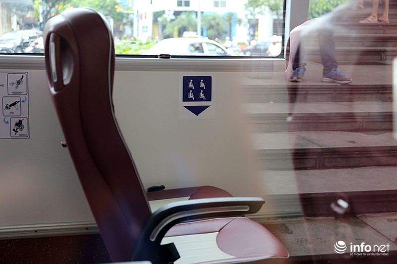 Cận cảnh xe buýt 2 tầng lần đầu tiên chạy trên đường phố Hà Nội - ảnh 8