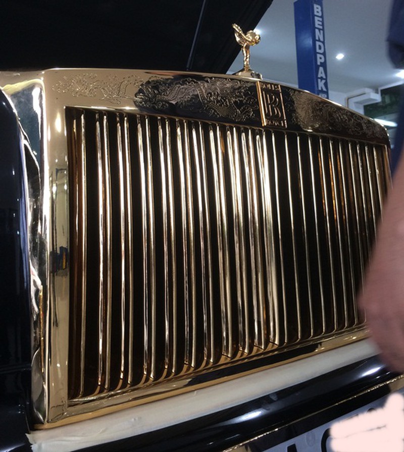 Đại gia BĐS Việt chơi trội mạ vàng siêu xe Rolls-Royce Phantom - ảnh 6