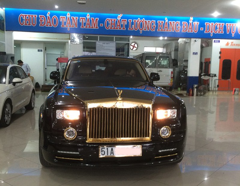 Đại gia BĐS Việt chơi trội mạ vàng siêu xe Rolls-Royce Phantom - ảnh 9