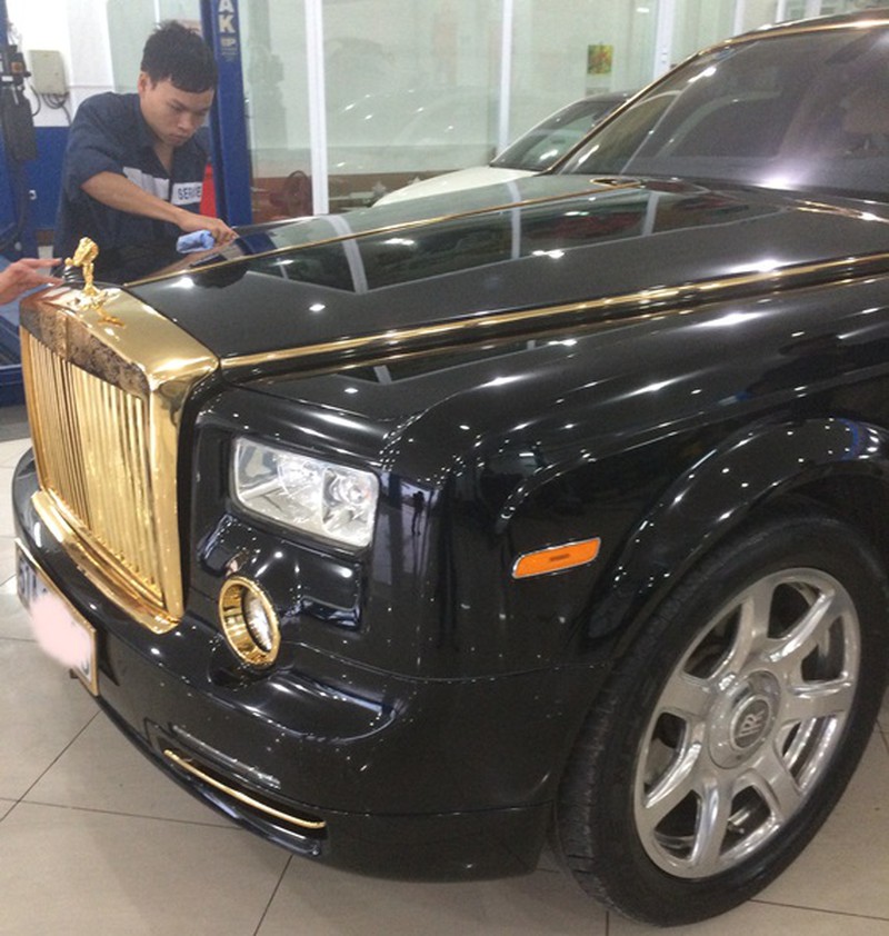 Đại gia BĐS Việt chơi trội mạ vàng siêu xe Rolls-Royce Phantom - ảnh 12