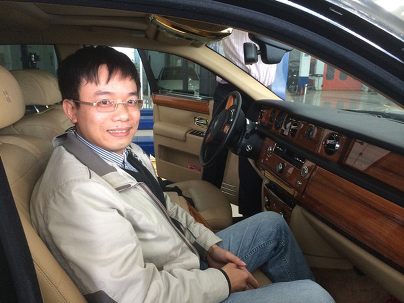 Đại gia BĐS Việt chơi trội mạ vàng siêu xe Rolls-Royce Phantom - ảnh 18