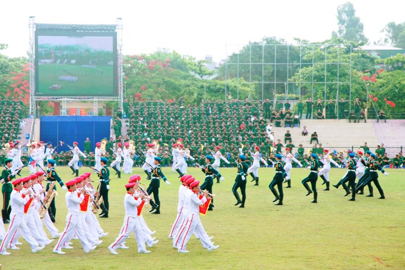 Màn múa súng chưa từng có kỷ niệm Chiến thắng Điện Biên Phủ - ảnh 10