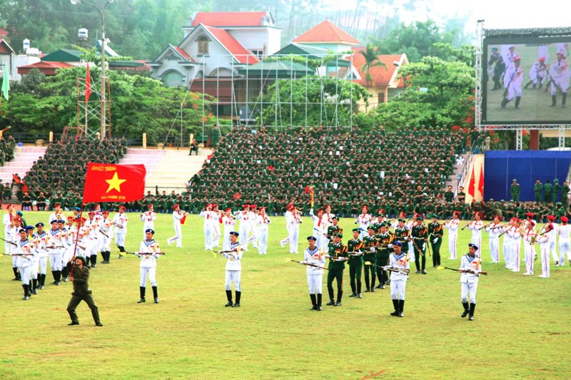 Màn múa súng chưa từng có kỷ niệm Chiến thắng Điện Biên Phủ - ảnh 16