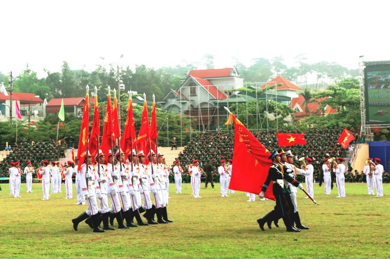 Màn múa súng chưa từng có kỷ niệm Chiến thắng Điện Biên Phủ - ảnh 17