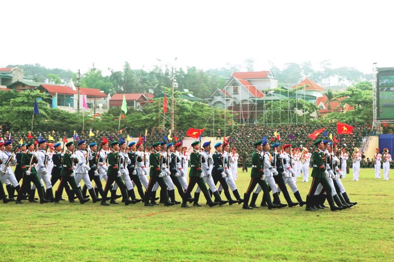 Màn múa súng chưa từng có kỷ niệm Chiến thắng Điện Biên Phủ - ảnh 18