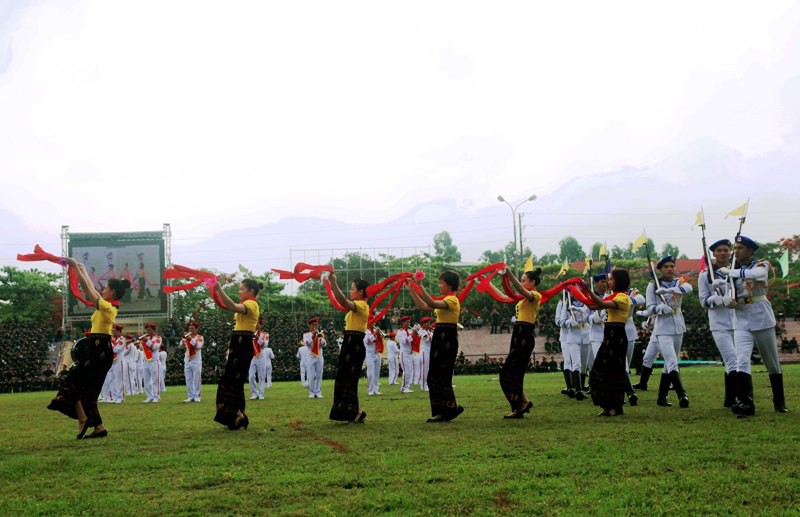 Màn múa súng chưa từng có kỷ niệm Chiến thắng Điện Biên Phủ - ảnh 19