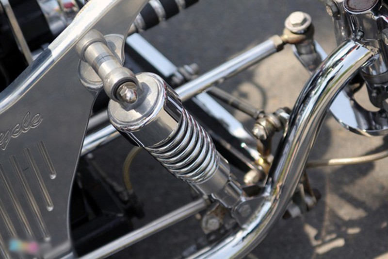 Chiếc Roadstercycle 3 bánh in quốc kỳ Việt Nam - ảnh 12
