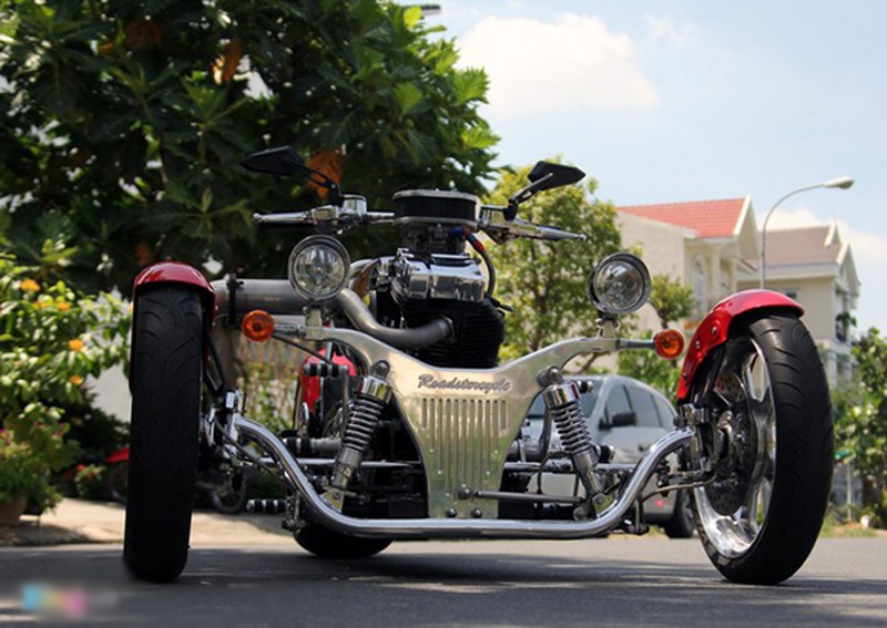 Chiếc Roadstercycle 3 bánh in quốc kỳ Việt Nam - ảnh 3