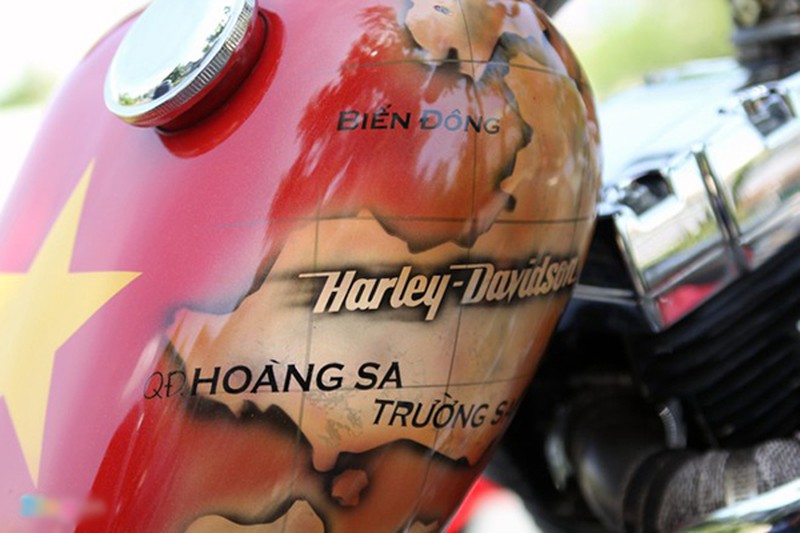 Chiếc Roadstercycle 3 bánh in quốc kỳ Việt Nam - ảnh 6