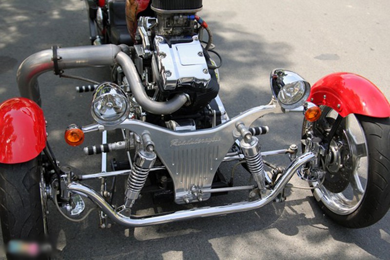 Chiếc Roadstercycle 3 bánh in quốc kỳ Việt Nam - ảnh 8