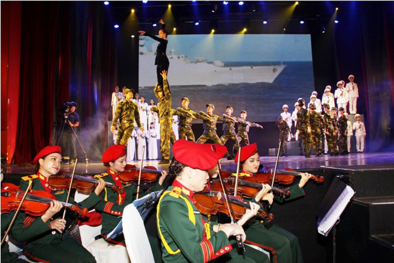 Hình ảnh hoành tráng khai diễn nghệ thuật toàn quân 2014 - ảnh 7