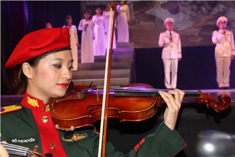 Hình ảnh hoành tráng khai diễn nghệ thuật toàn quân 2014 - ảnh 1