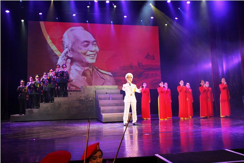 Hình ảnh hoành tráng khai diễn nghệ thuật toàn quân 2014 - ảnh 12