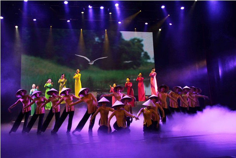 Hình ảnh hoành tráng khai diễn nghệ thuật toàn quân 2014 - ảnh 15