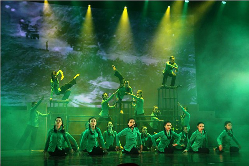 Hình ảnh hoành tráng khai diễn nghệ thuật toàn quân 2014 - ảnh 18