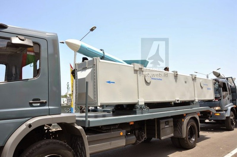 Indonesia duyệt binh hoành tráng khoe vũ khí Mỹ, Nga, Đức, TQ... - ảnh 10