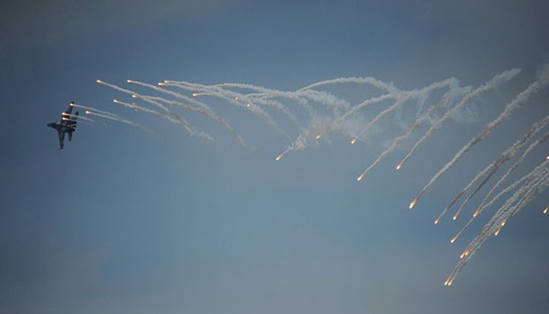 Indonesia duyệt binh hoành tráng khoe vũ khí Mỹ, Nga, Đức, TQ... - ảnh 3