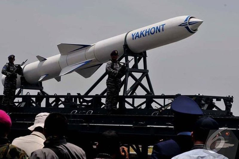 Indonesia duyệt binh hoành tráng khoe vũ khí Mỹ, Nga, Đức, TQ... - ảnh 8