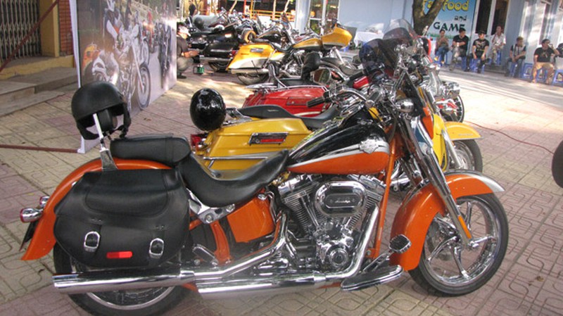 Xem dàn xe máy khủng tụ họp tại Công viên nước Hồ Tây - ảnh 1