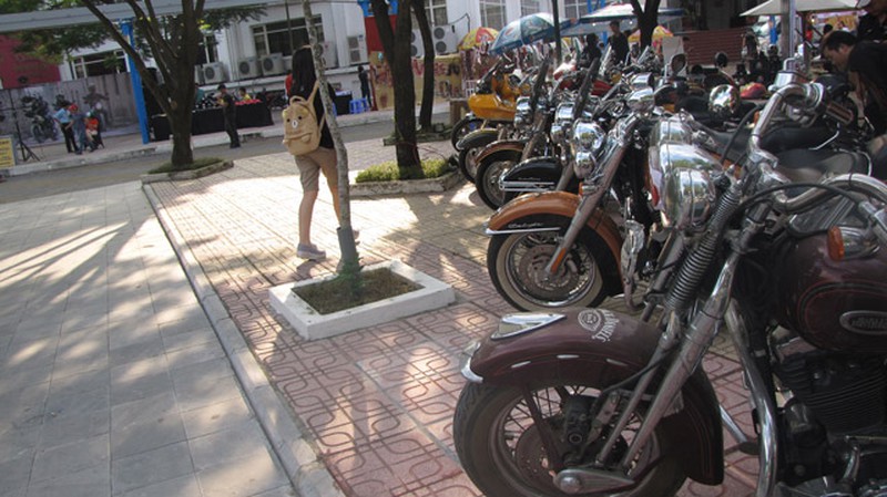 Xem dàn xe máy khủng tụ họp tại Công viên nước Hồ Tây - ảnh 2