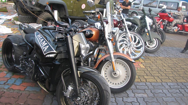 Xem dàn xe máy khủng tụ họp tại Công viên nước Hồ Tây - ảnh 14