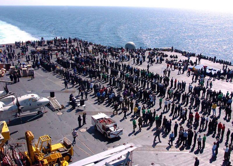 Cuộc sống của 5.000 người trên tàu sân bay USS George HW Bush - ảnh 11