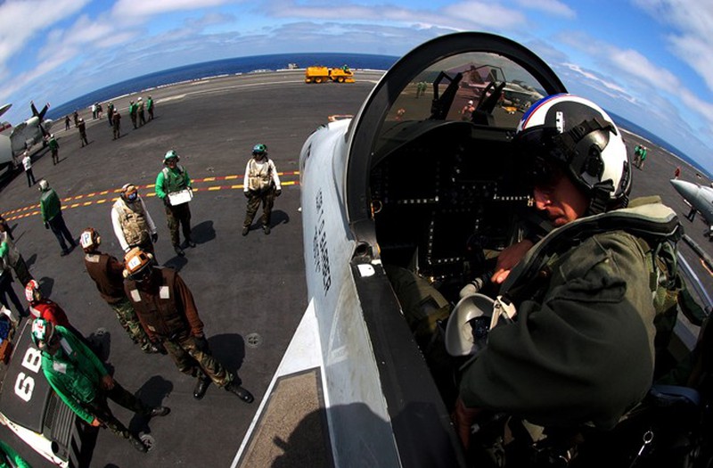 Cuộc sống của 5.000 người trên tàu sân bay USS George HW Bush - ảnh 5