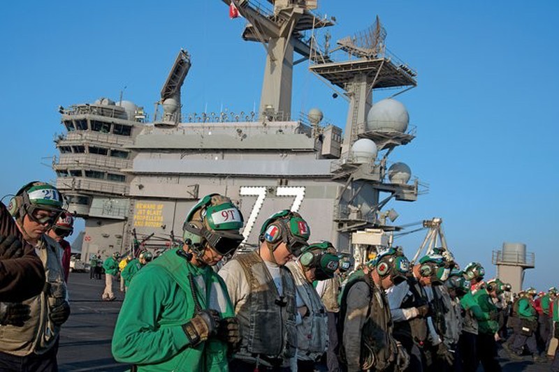 Cuộc sống của 5.000 người trên tàu sân bay USS George HW Bush - ảnh 10