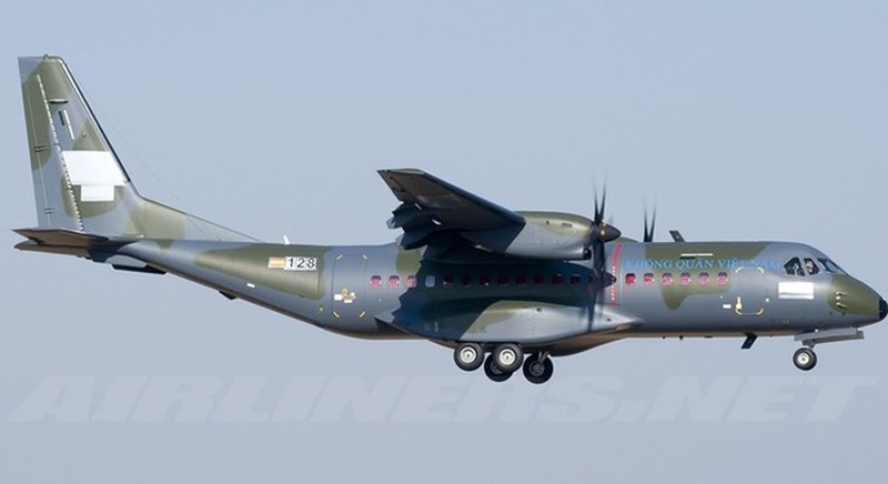 Máy bay vận tải C-295M thứ hai của Không quân VN bay thử nghiệm - ảnh 1