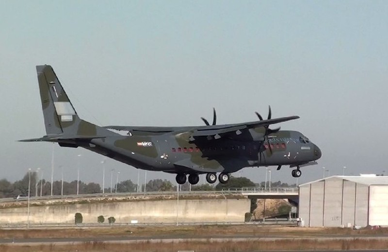 Máy bay vận tải C-295M thứ hai của Không quân VN bay thử nghiệm - ảnh 5