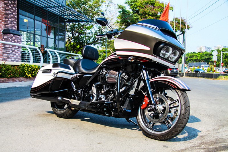 Cận cảnh Harley-Davidson Road Glide Special duy nhất tại Việt Nam - ảnh 1