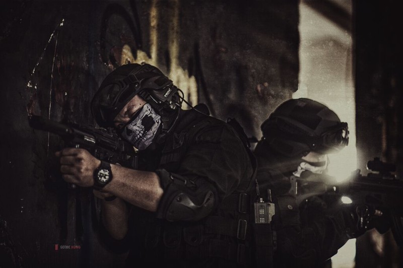 Cận cảnh trang phục, vũ khí trong phim hành động VN theo phong cách Holywood - ảnh 19