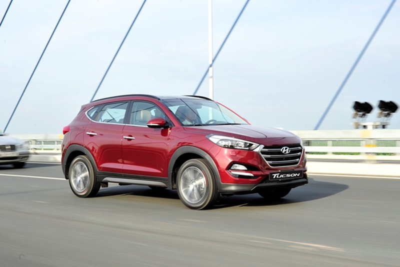 Hyundai Tucson 2016 ra mắt, lịch lãm hơn SantaFe, giá 925 triệu