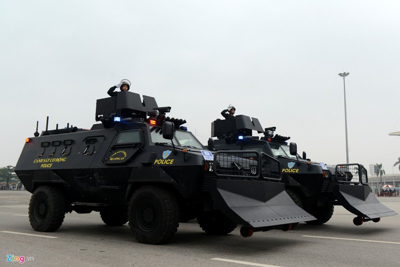 Cận cảnh dàn xe đặc chủng chống bạo loạn, bảo vệ Đại hội Đảng - ảnh 1