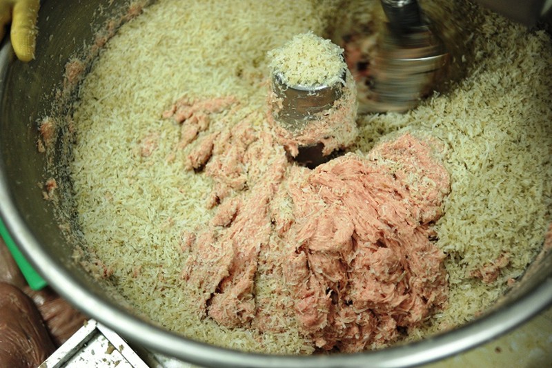 Nghệ nhân Ước Lễ làm nem chua, giò chả như thế nào? - ảnh 3